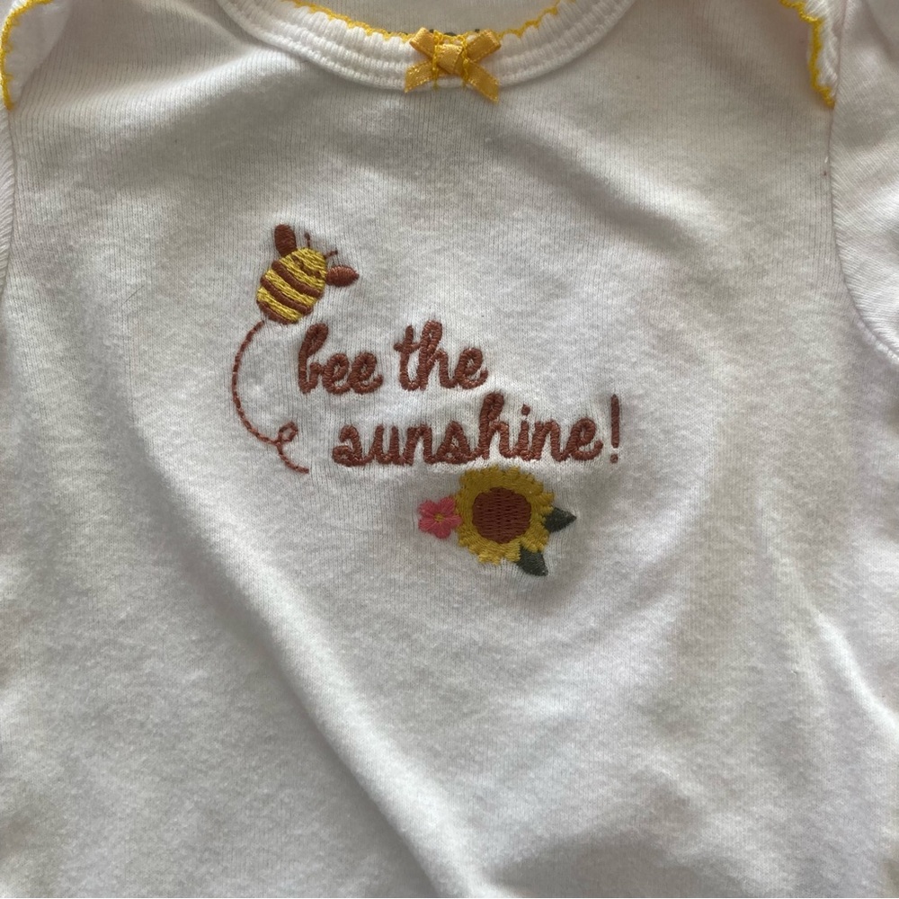 3M Yellow Gingham, Bee, Bird and Pants Onesies Bundle - Picture 3 of 5